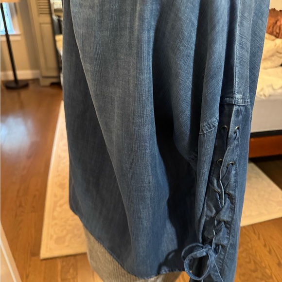 Bella Dahl Women's Blue Denim Top NWT - Picture 8 of 11